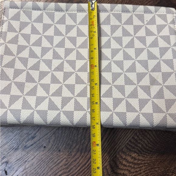 Checkered Pattern Clutch - Picture 7 of 7